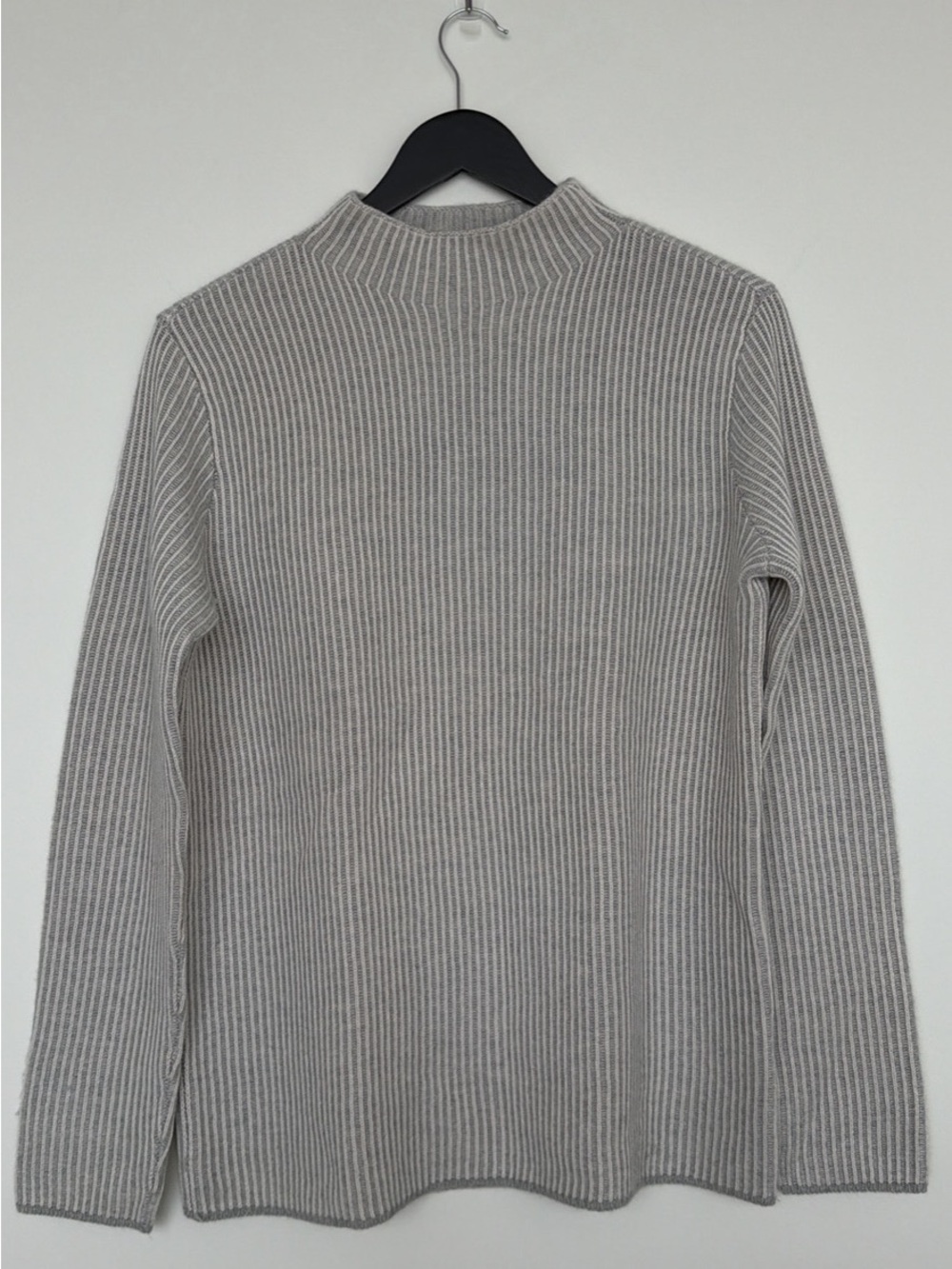 Club Monaco Light Gray Ribbed Cashmere/Silk Sweater